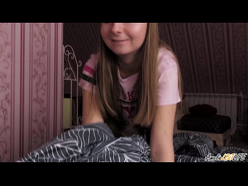 ❤️ Blondie waxay si qoto dheer u nuugtaa BFF's waxayna ku dhufanaysaa afkeeda ❤️❌ Porno Guri ❌️
